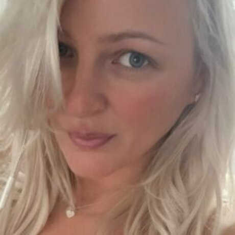 Alasti lekkinud OnlyFans-i pilt Noprobsju