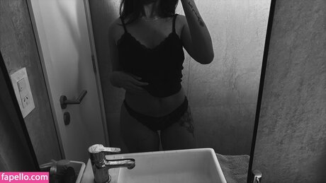 Naken läckt OnlyFans-bild av Kiaratorrent