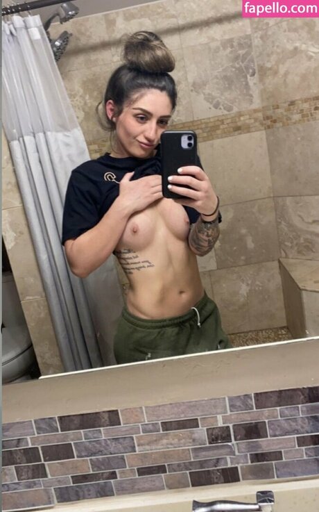 Alasti lekkinud OnlyFans-i pilt Taylor Bertsch