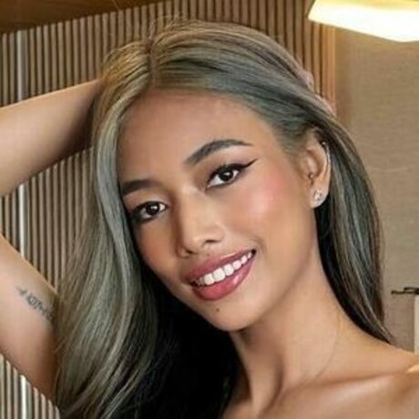 Nahá fotka uniklých OnlyFans od Lia Asian