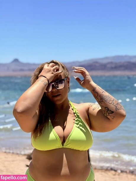 Naken lekkede OnlyFans-bilde av Mikayla Shea