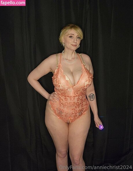 Alasti lekkinud OnlyFans-i pilt Annie Christ