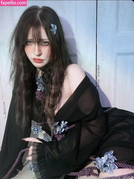 Alaston vuotanut OnlyFans-kuva Electro Alice