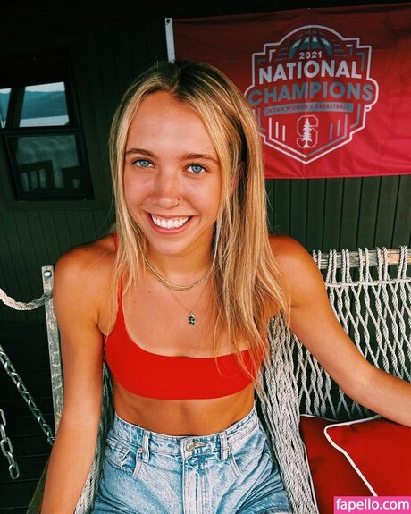 Lexie Hull