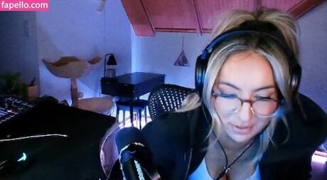 Alaston vuotanut OnlyFans-kuva Honeyxxo