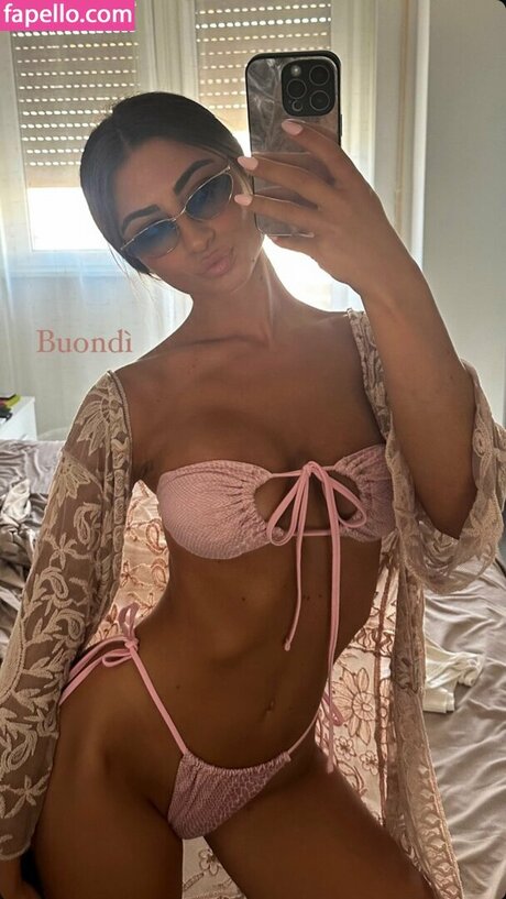 Alaston vuotanut OnlyFans-kuva Melissasantachiara