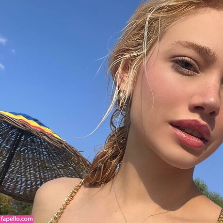 Naken läckt OnlyFans-bild av Duygu German
