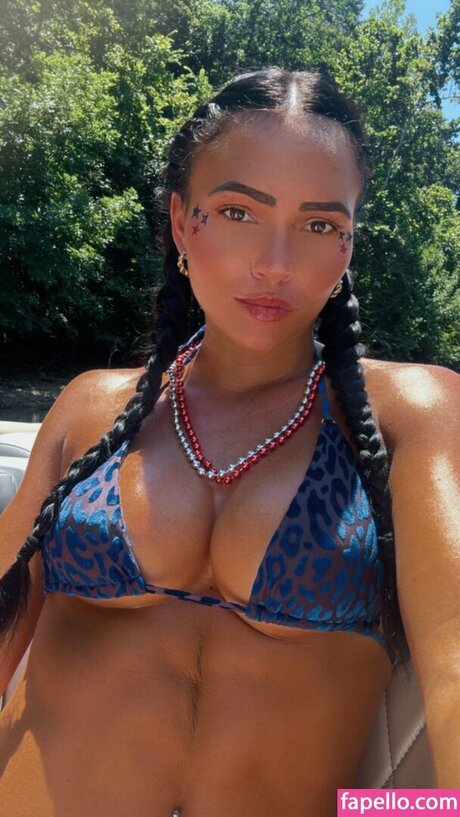 Naken läckt OnlyFans-bild av Kiana James
