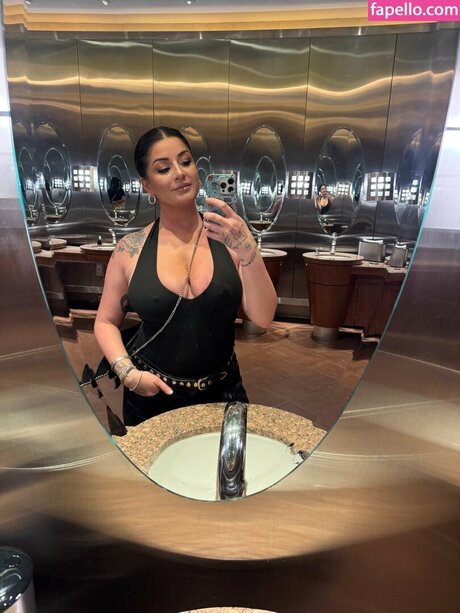 Naken läckt OnlyFans-bild av Parmajawncheese