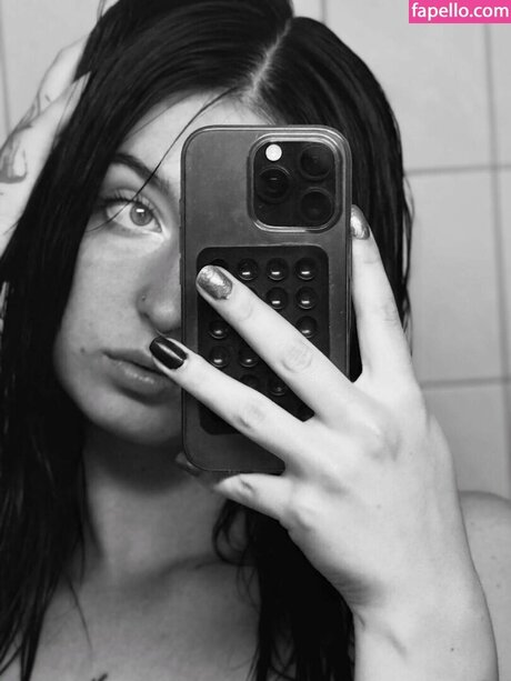 Alaston vuotanut OnlyFans-kuva Kirasnote
