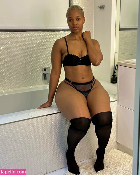Foto nua vazada do OnlyFans de Faustina Thobakgale