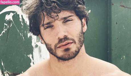 Naken läckt OnlyFans-bild av Stefano De Martino