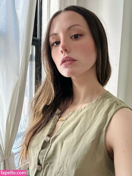 Lily Mo Sheen