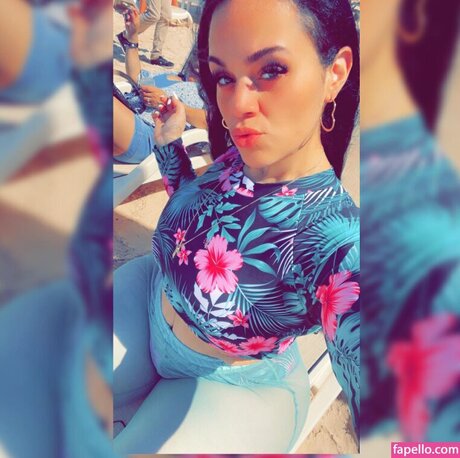 Обнаженная фотография утечки OnlyFans от Neeyce