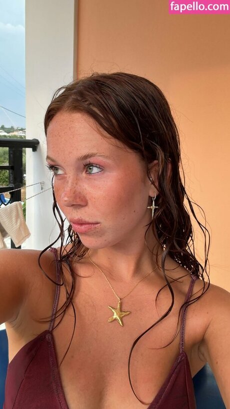 Naken läckt OnlyFans-bild av Rhode Kok