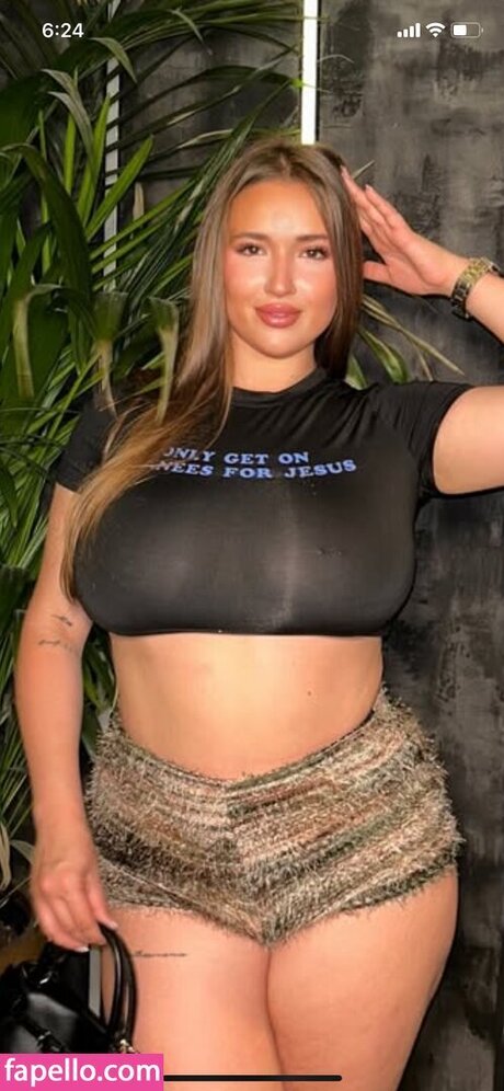 Nahá fotka uniklých OnlyFans od Sofya2222