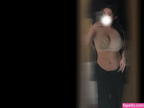 Naken läckt OnlyFans-bild av Utxtumom