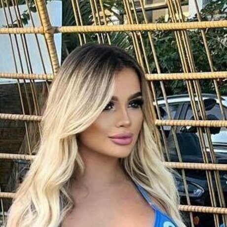 Debora Julia