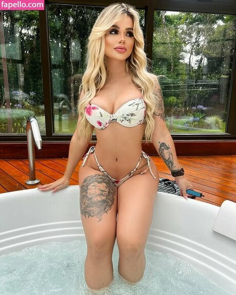 Debora Julia