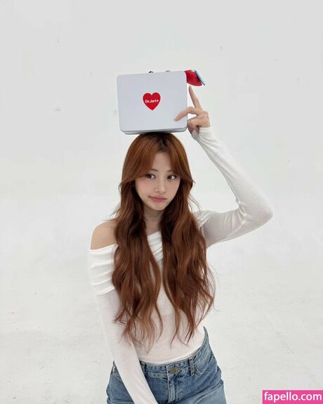 Huh Yunjin 