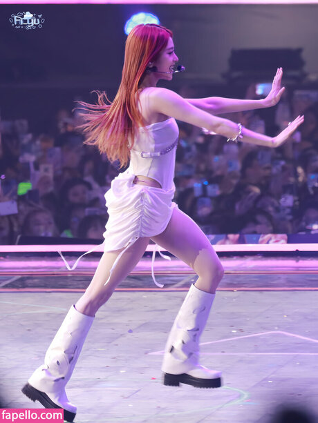 Huh Yunjin 