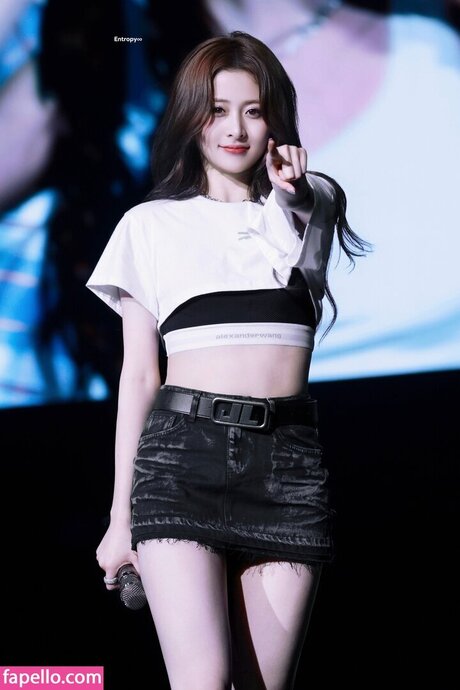 Huh Yunjin 