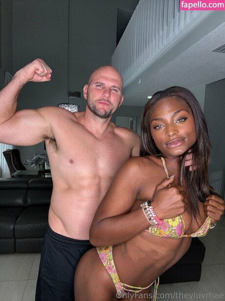 Naken läckt OnlyFans-bild av Rhae Woods