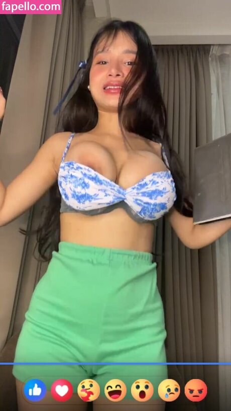 Nahá fotka uniklých OnlyFans od Nan Ma Htwe