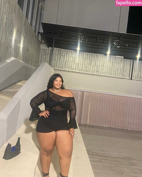 Alaston vuotanut OnlyFans-kuva Airam Natt