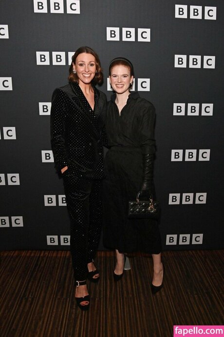 Naakte gelekte OnlyFans-foto van Rose Leslie