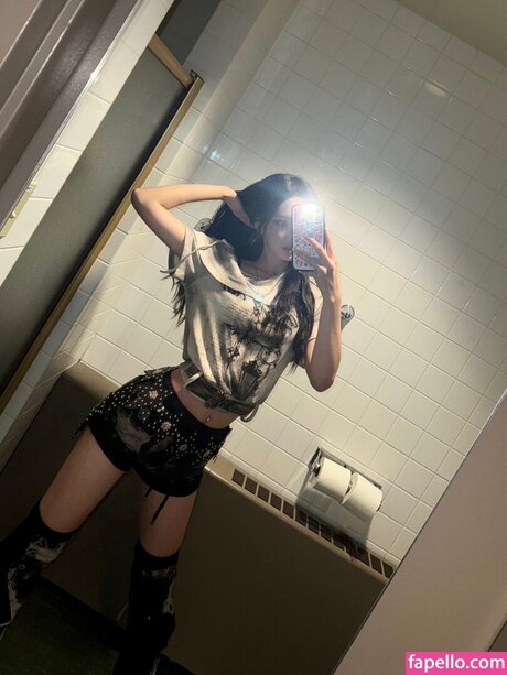Nøgent lækket OnlyFans-billede af Hwiseo