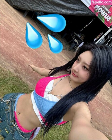 Nahá fotka uniklých OnlyFans od Hwiseo