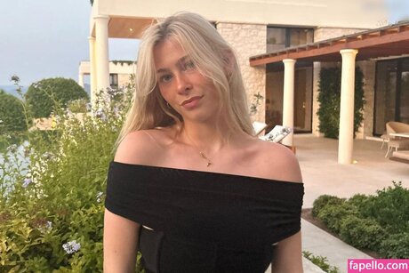 Alasti lekkinud OnlyFans-i pilt Clementine Vaughn