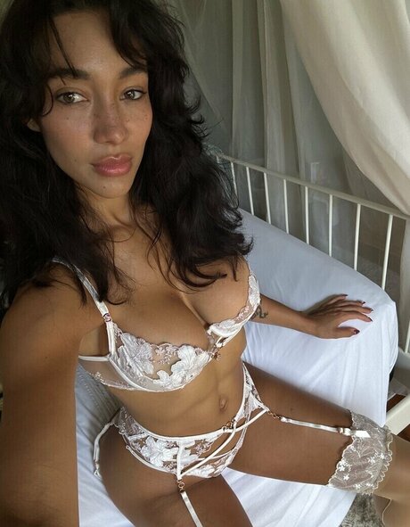 Обнаженная фотография утечки OnlyFans от Theresa Zimmerman