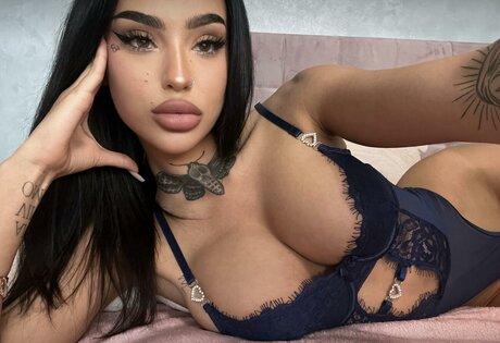 Alaston vuotanut OnlyFans-kuva Bondrix