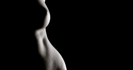 Gray Scale OnlyFansリークヌード写真