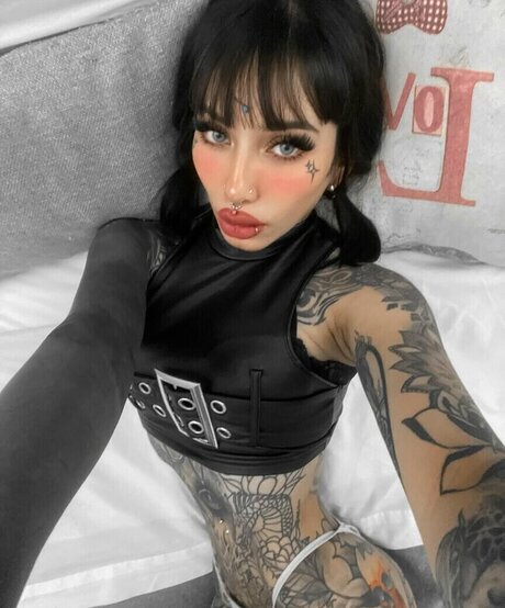 Divinajuventu OnlyFansリークヌード写真