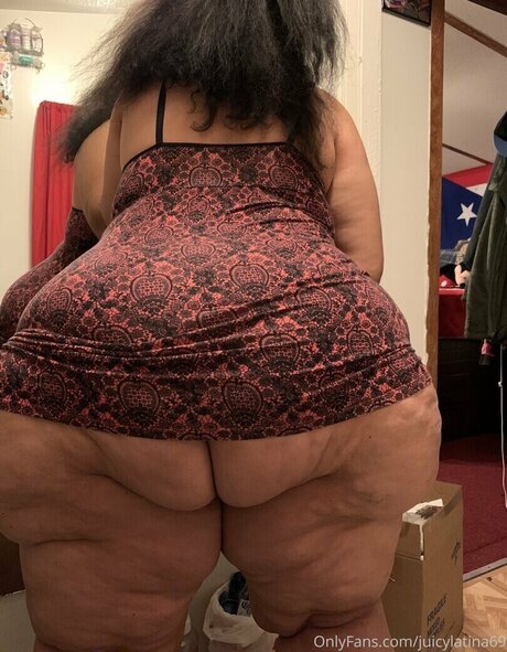 Naken läckt OnlyFans-bild av Juicylatina69
