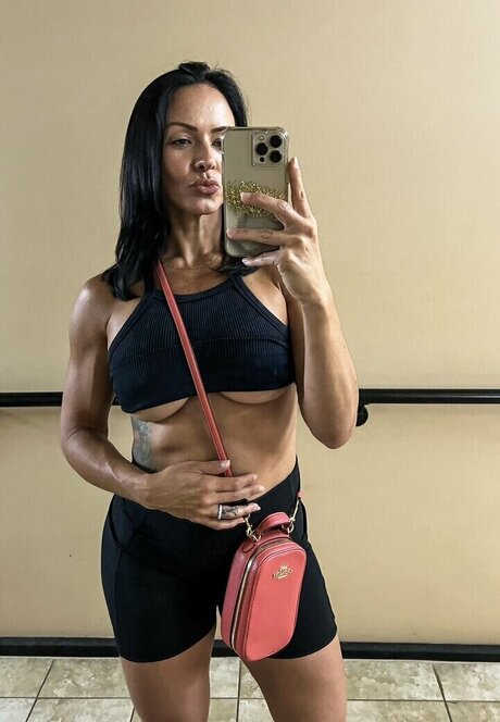 Naakte gelekte OnlyFans-foto van Ashley Egerton