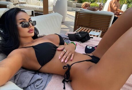 Обнаженная фотография утечки OnlyFans от Ralucazuerich