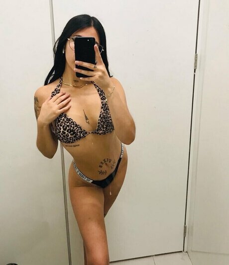 Alaston vuotanut OnlyFans-kuva Glowww777