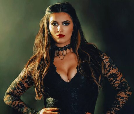 Alaston vuotanut OnlyFans-kuva Persia Pirotta