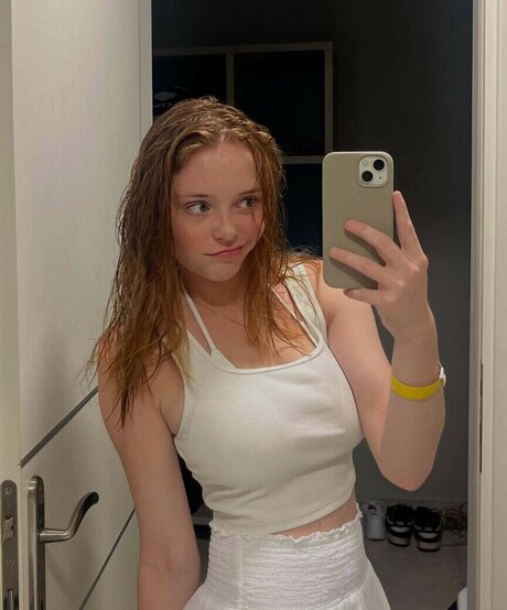Naken lekkede OnlyFans-bilde av Madeleineb123