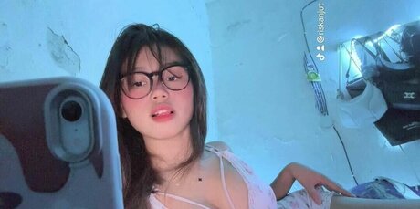 Nagie wyciekłe zdjęcie OnlyFans od Riska Saputri