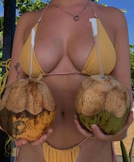 Naken läckt OnlyFans-bild av Maja Aleonie