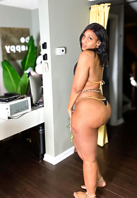 Alaston vuotanut OnlyFans-kuva Imsodliteful