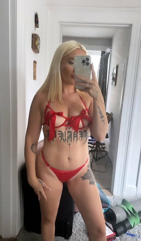 Naken läckt OnlyFans-bild av Leah Mogford