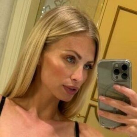 Alasti lekkinud OnlyFans-i pilt Anet Mlakova