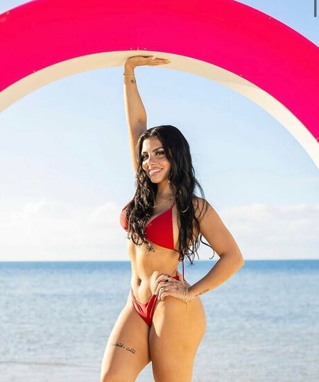 Naken läckt OnlyFans-bild av Huda Mustafa
