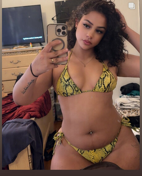 Naken läckt OnlyFans-bild av Thick Baddie Forevaalaii